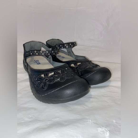JBU Shoes - JBU women’s shoes
